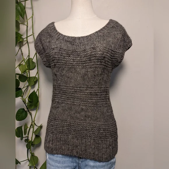 AE Women's Sweater Shirt - Picture 2 of 5